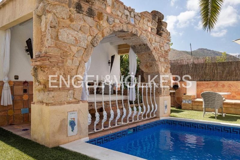 Foto 126e332f-475d-4bea-a094-57e92b98f77e. Casa amb calefacció piscina a Xaló