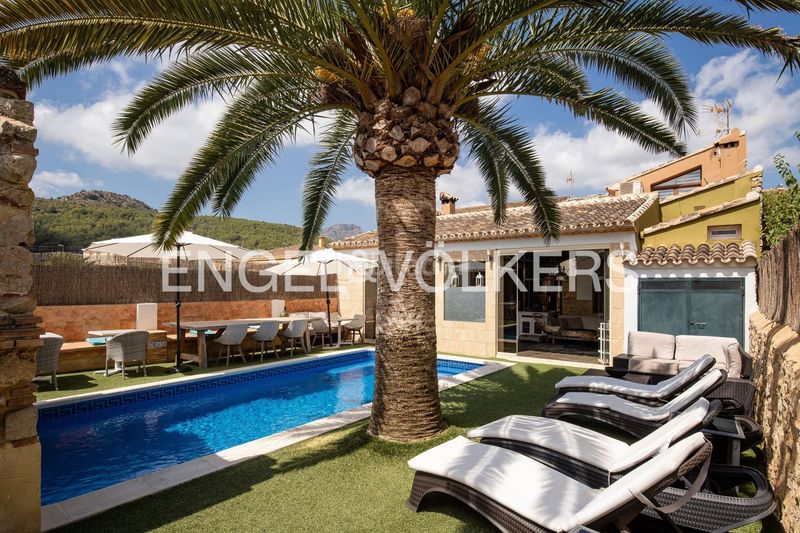 Foto 4ec6df94-392a-4d82-8621-bf9a85cb7851. Casa amb calefacció piscina a Xaló