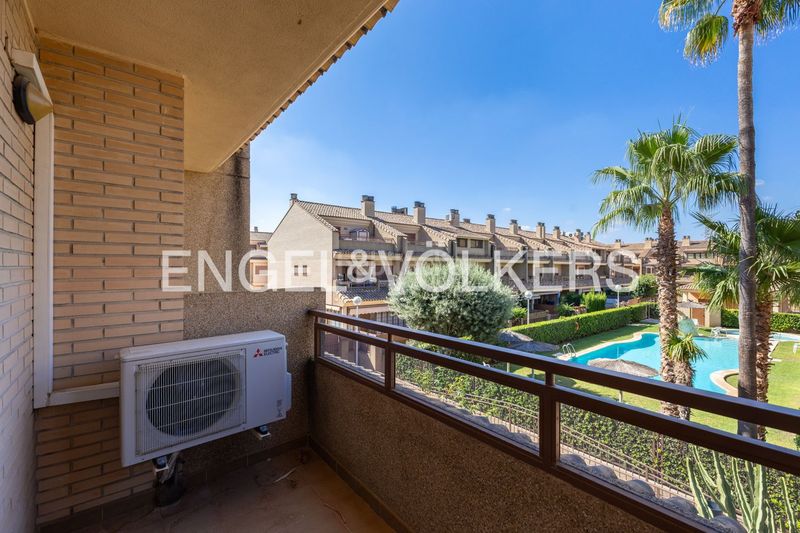 Foto 18fd8d49-754d-4736-bd22-ecb43f1fbdd7. Casa adossada amb calefacció aparcament piscina a Valencia