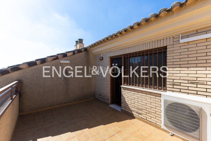 Foto c5d27d1a-9f68-40a9-99b1-d81b1375c6a0. Casa adossada amb calefacció aparcament piscina a Valencia