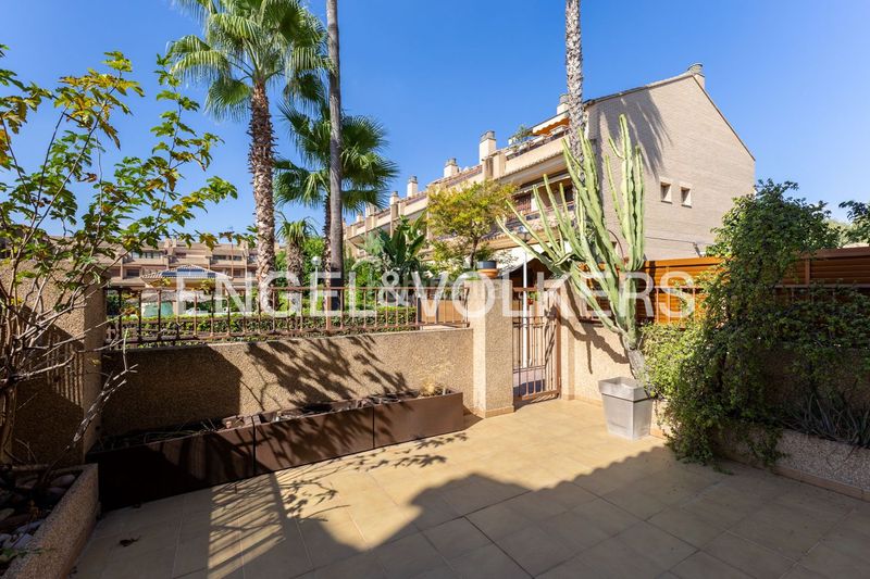 Foto ceb6e498-ed41-48a1-a713-222e9c145839. Casa adossada amb calefacció aparcament piscina a Valencia