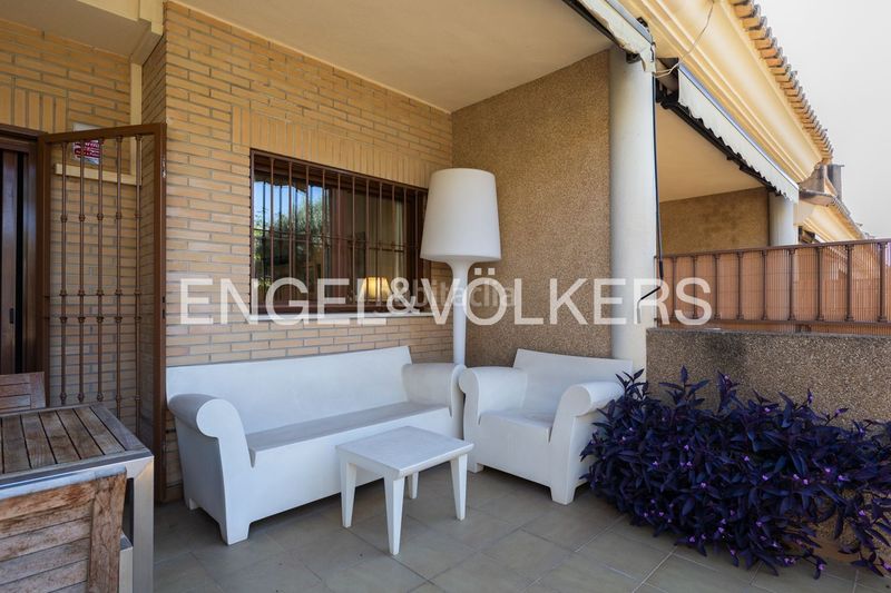 Foto dcbe93d4-064a-4cf2-a952-03c96706549d. Casa adossada amb calefacció aparcament piscina a Valencia