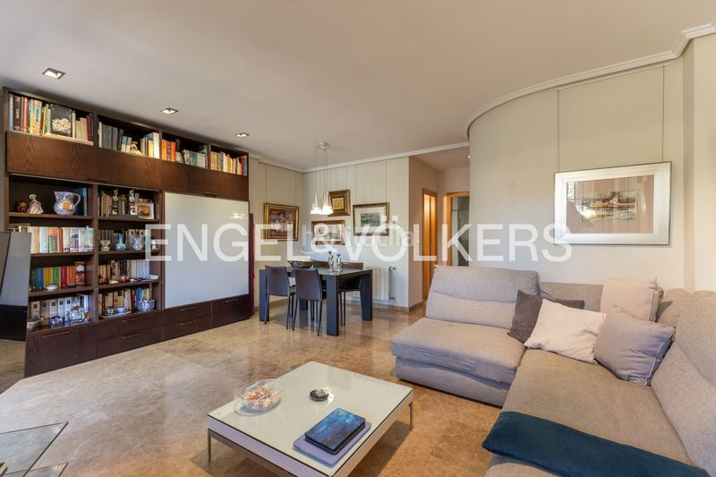 Foto f1baf562-377e-41d1-9f79-b92e7f6fe6a8. Casa adossada amb calefacció aparcament piscina a Valencia