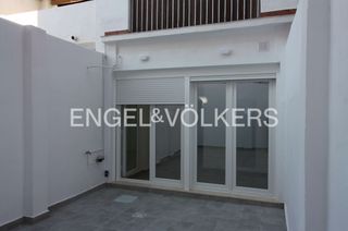 Alquiler Estudio  Carrer dels àngels. Planta baja reformada con terraza en poblats marítims. disponibl