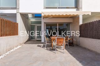 Semi detached house in Daimús. Confort y estilo a un paso del mar en daimuz