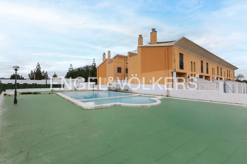 Foto 725eb616-8984-4918-a207-bcbaf216d65c. Casa adossada amb calefacció piscina a Poblets (els)