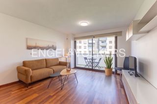 Alquiler Piso en Nou Benicalap. Luminosa propiedad en residencial con piscina
