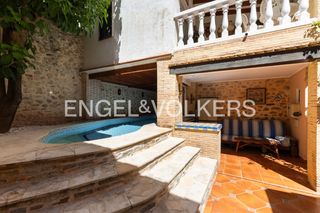 Maison jumelée à Almoines. Preciosa casa de pueblo con piscina y zona de invitados