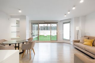 Location Appartement  Gran via del marqués del túria. Dúplex con terraza en el corazón del eixample