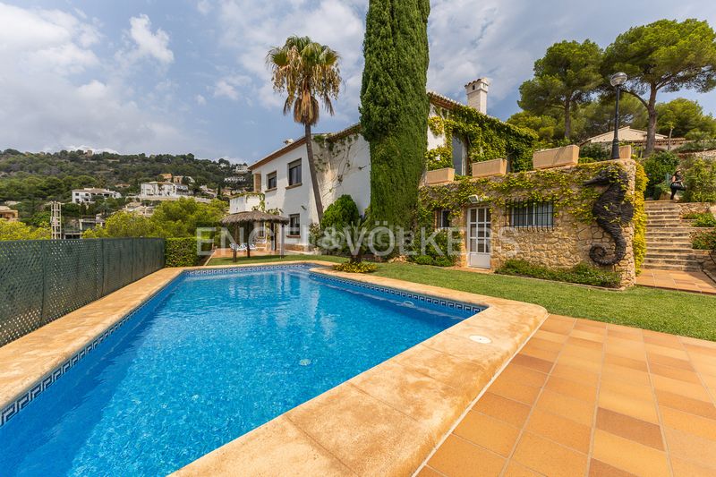 Foto 05a9e73d-1897-481a-a0d7-ead14265e679. Alquiler casa exclusiva villa con impresionantes vistas al mar en la corona, jávea en Xàbia