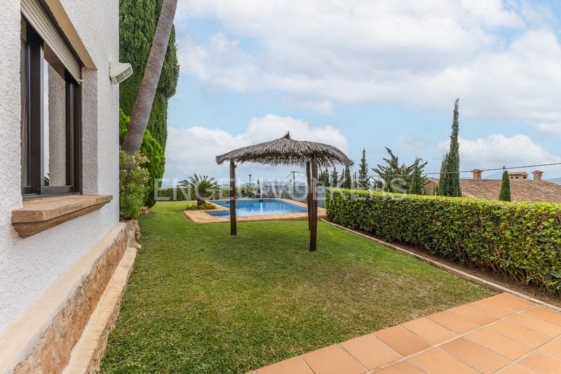 Foto 12c84100-7938-4627-bee5-b4b09b1e6024. Alquiler casa exclusiva villa con impresionantes vistas al mar en la corona, jávea en Xàbia