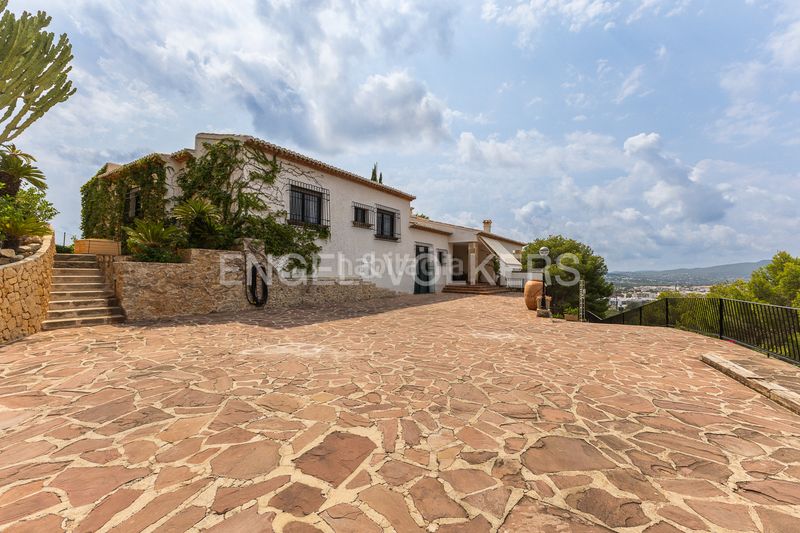 Foto 317db190-ea5b-423d-8dec-a67114786828. Alquiler casa exclusiva villa con impresionantes vistas al mar en la corona, jávea en Xàbia