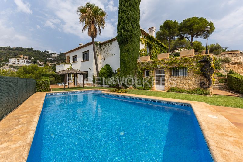 Foto 3508e55e-e245-4768-a7aa-7e453788e61e. Alquiler casa exclusiva villa con impresionantes vistas al mar en la corona, jávea en Xàbia