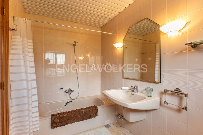 Foto 875bb446-1b8d-49b4-ad86-d2edf62dd2eb. Alquiler casa exclusiva villa con impresionantes vistas al mar en la corona, jávea en Xàbia