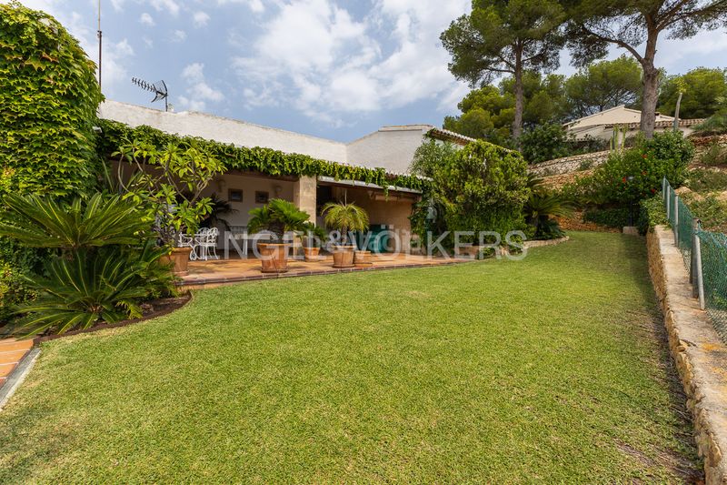 Foto a9014f3d-44ac-4765-98c3-43bf5bcc4582. Alquiler casa exclusiva villa con impresionantes vistas al mar en la corona, jávea en Xàbia