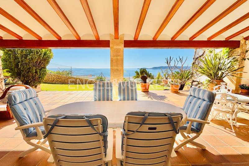 Foto c69a3d2e-93fe-4930-9a2c-17fef92c206c. Alquiler casa exclusiva villa con impresionantes vistas al mar en la corona, jávea en Xàbia