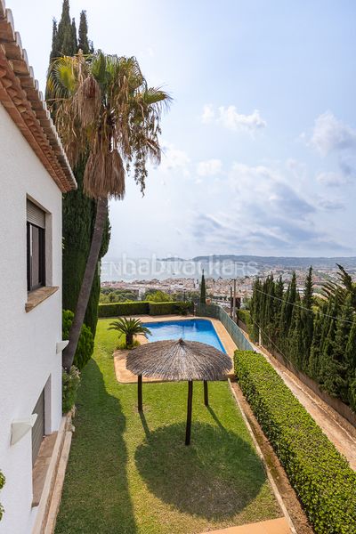 Foto c79e9c7f-b46d-4952-a7a0-78688f317a75. Alquiler casa exclusiva villa con impresionantes vistas al mar en la corona, jávea en Xàbia