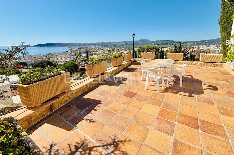 Foto feb4d3e7-249a-431b-bafe-23a7d01d46e5. Alquiler casa exclusiva villa con impresionantes vistas al mar en la corona, jávea en Xàbia