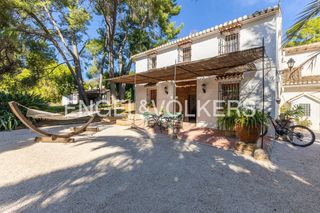 Country house in Pego. Gran finca para reformar en una ubicación de ensueño