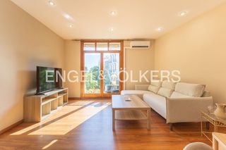 Alquiler Piso  Plaça dels furs. Vive frente a las torres de serranos  apartamento en el corazón