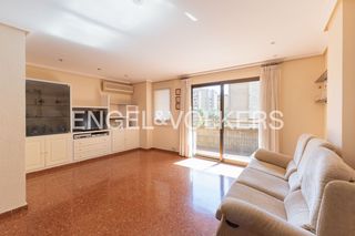 Appartamento in Barrio de Benimaclet. Luminosa vivienda con garaje en guardia civil