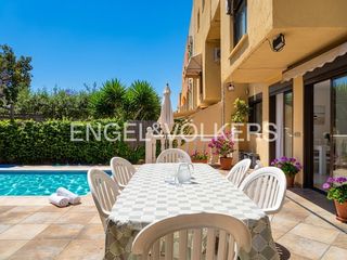 Lloguer Casa adossada a Corral Nou-Montros-Estepar. Chalet adosado en picanya con piscina privada y jacuzzi