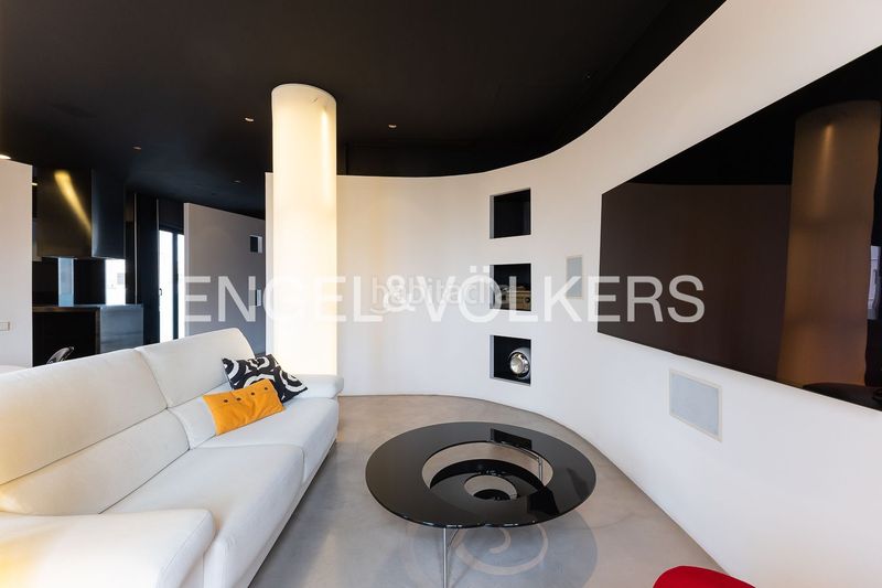 Foto 1165a4f0-4721-4e24-a74d-84bba6247c55. Rent flat with heating parking in Russafa Valencia