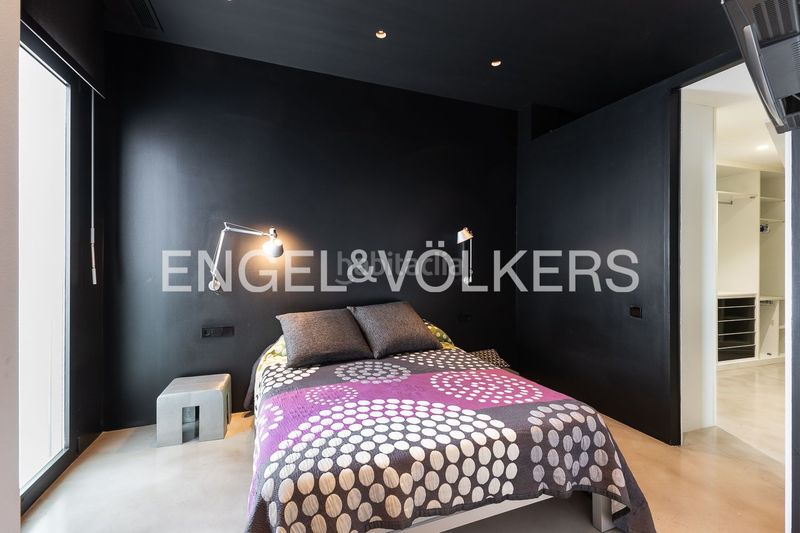 Foto 12aca742-983c-4622-a04c-6b6937bd9259. Rent flat with heating parking in Russafa Valencia