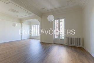 Pis a Avinguda del Regne de València