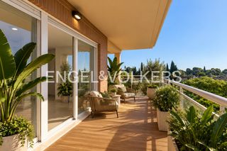 Attico in Godella. Exclusivo ático dúplex esquinero con tres orientaciones en campo