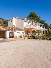 Maison à Parcent. Oportunidad única encantadora villa tradicional con gran potenci