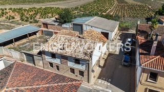 Maison jumelée à Utiel. Encantadora casa histórica renovada con patio y vistas a la mont