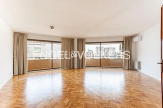 Alquiler Piso en Exposició. Magnífico piso junto a los jardines del turia