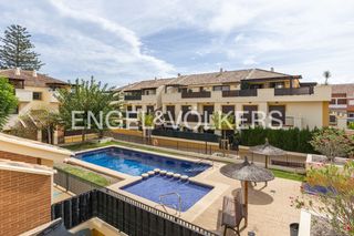 Etagenwohnung in Centro Ciudad. Elegante apartamento en jávea en un entorno tranquilo.