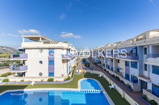 Duplex à Xeraco. Exclusivo dúplex con solárium y vistas a montaña y piscina