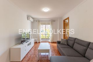 Alquiler Piso en Malilla. Confortable y luminosa vivienda en quatre carreres
