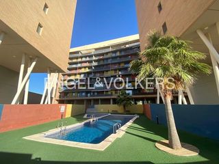 Rent Flat  Carrer del catedràtic josep lluís blasco estellés. Luminoso y semi nuevo piso en sagunto