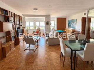 Lloguer Pis  Carrer de josé maría haro. Magnifica vivienda con vistas al mar