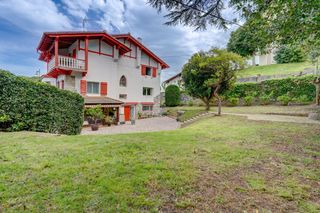 Casa a Hondarribia. Villa exclusiva en venta en el corazón de hondarribia  un refugi