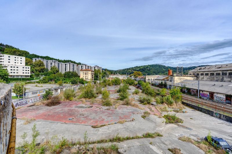 Foto d224e994-3ca8-4b89-8fe9-e1921d783fdd. Bâtiment à usage industriel dans Hernani