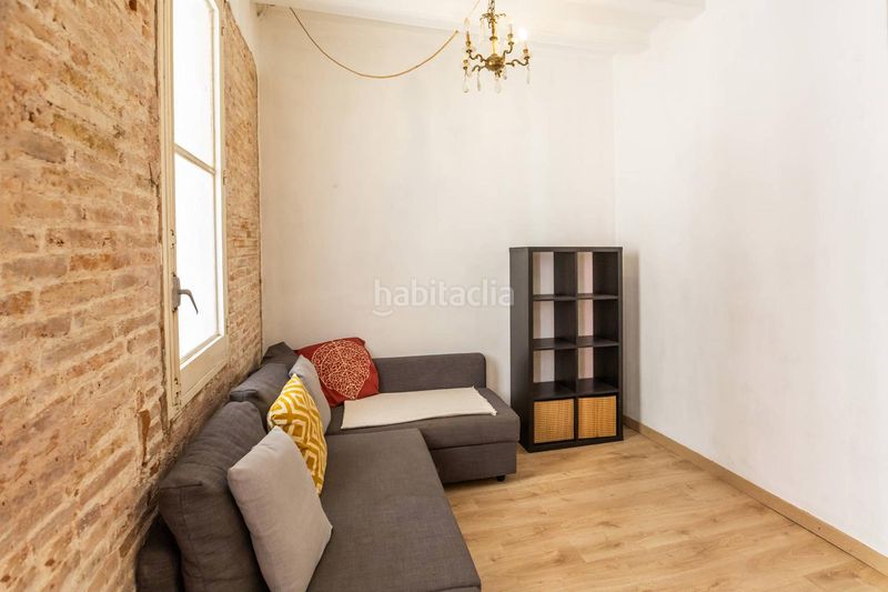 Foto 071df80d-313b-41a2-8768-cc2a71938e46. Pis a Raval Barcelona