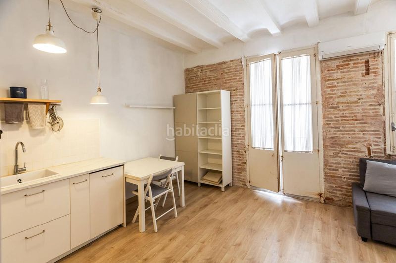 Foto b23d203f-3d57-4f2f-9def-228b1bdfdd94. Pis a Raval Barcelona