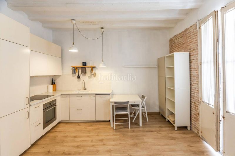 Foto dfe4002b-6f69-45c8-b5ec-b5b41697a867. Pis a Raval Barcelona