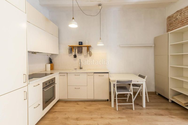 Foto f9e0c04c-6364-450b-9682-c4e8fa7aa252. Pis a Raval Barcelona