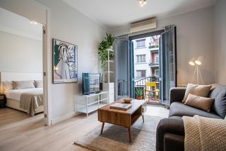 Etagenwohnung  Calle de calàbria. Un espectáculo de piso en barrio sant antoni