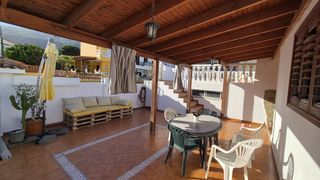 Towny house in Las Caletillas - Punta Larga. Las caletillas candelaria se vende estupendo chalet pareado exte