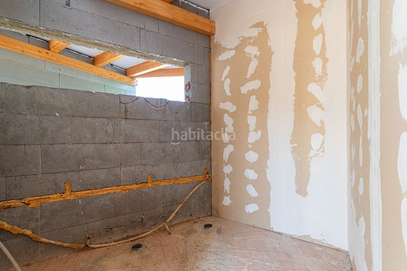 Foto db97e0c2-45d1-4ff8-90b7-9ba5a7bb4a3d. Edificio en Cerceda