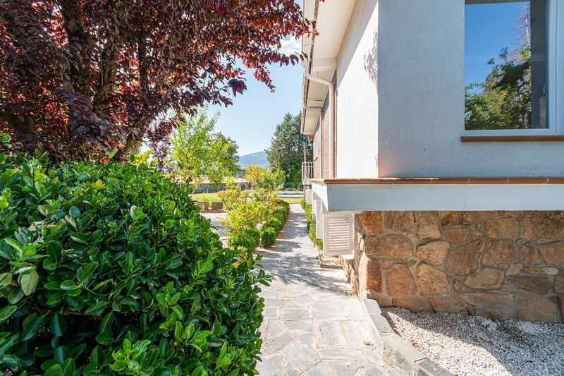 Foto e950a0a1-d317-436e-bbc8-e7c4d6020055. Casa amb calefacció a Cerceda