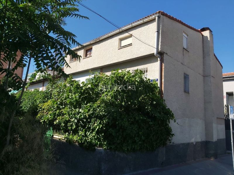 Foto 1b2cf33c-bf98-4049-9838-0c19a6bd9c9a. Casa adossada amb calefacció a Apóstol Santiago Madrid