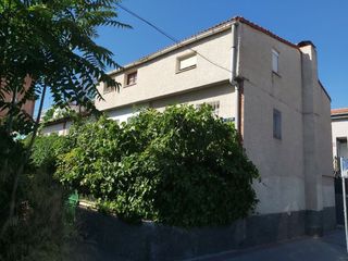 Semi detached house in Apóstol Santiago